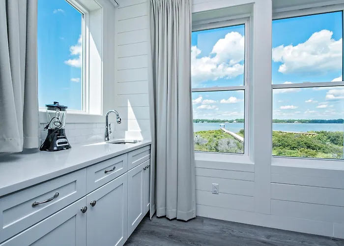 Holiday home Sunset Oasis 8 Bedroom Lockout Private Pool And Pier By Prickett *