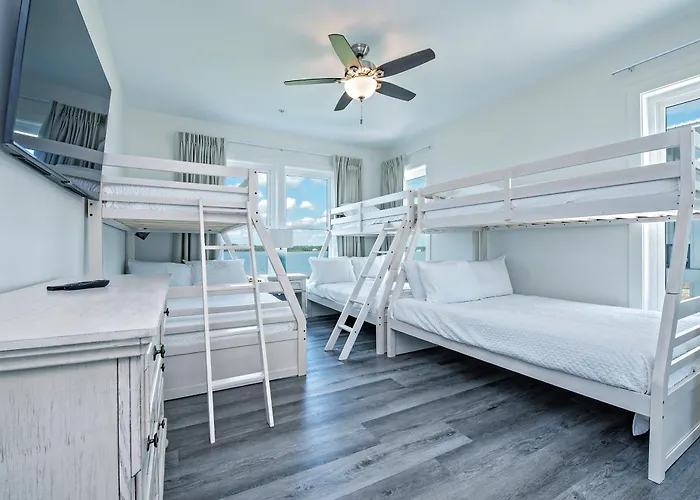 Holiday home Sunset Oasis 8 Bedroom Lockout Private Pool And Pier By Prickett