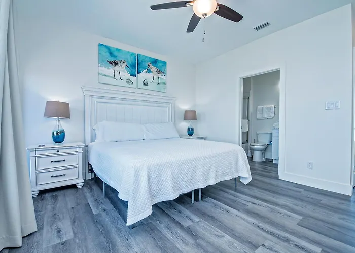 Holiday home Sunset Oasis 8 Bedroom Lockout Private Pool And Pier By Prickett
